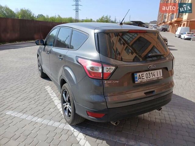 Серый Форд Эскейп, объемом двигателя 2.5 л и пробегом 68 тыс. км за 16200 $, фото 5 на Automoto.ua