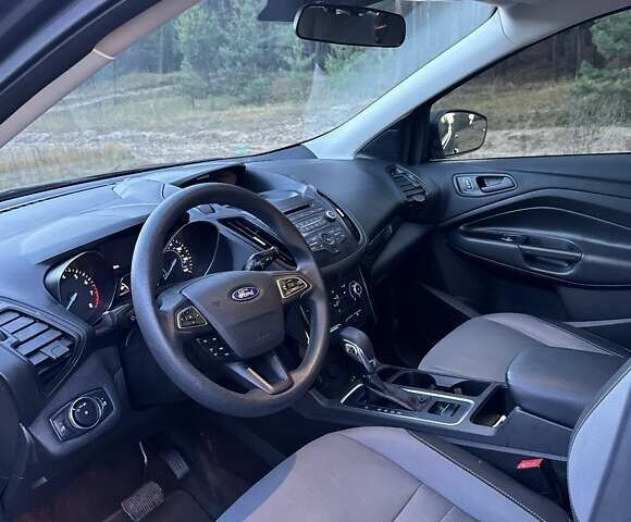 Форд Эскейп 2017 в Кременчуге на Automoto.ua Серый Форд Эскейп, объемом двигателя 2.5 л и пробегом 132 тыс. км за 12900 $, фото 9 на Automoto.ua