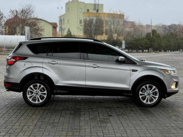 Серый Форд Эскейп, объемом двигателя 1.5 л и пробегом 193 тыс. км за 10999 $, фото 3 на Automoto.ua