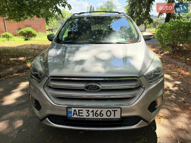 Серый Форд Эскейп, объемом двигателя 2 л и пробегом 84 тыс. км за 17000 $, фото 1 на Automoto.ua