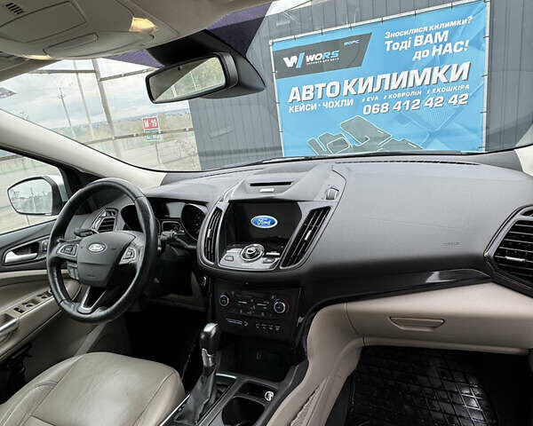 Сірий Форд Ескейп, об'ємом двигуна 1.5 л та пробігом 163 тис. км за 13000 $, фото 18 на Automoto.ua