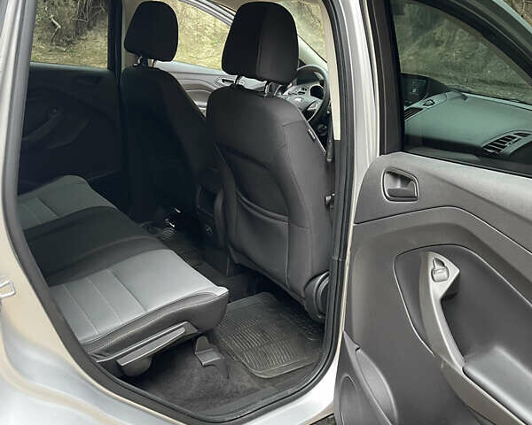 Серый Форд Эскейп, объемом двигателя 2.5 л и пробегом 141 тыс. км за 12500 $, фото 14 на Automoto.ua