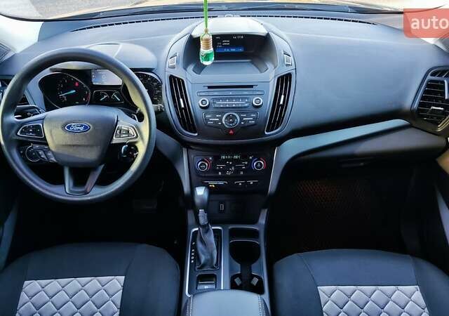 Форд Эскейп 2017 в Кривом Роге на Automoto.ua Серый Форд Эскейп, объемом двигателя 1.5 л и пробегом 81 тыс. км за 12400 $, фото 27 на Automoto.ua