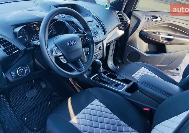 Форд Эскейп 2017 в Кривом Роге на Automoto.ua Серый Форд Эскейп, объемом двигателя 1.5 л и пробегом 81 тыс. км за 12400 $, фото 16 на Automoto.ua