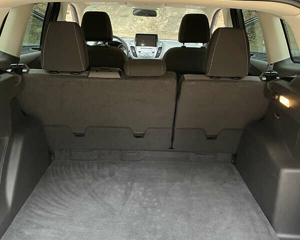 Серый Форд Эскейп, объемом двигателя 2.5 л и пробегом 141 тыс. км за 12500 $, фото 17 на Automoto.ua