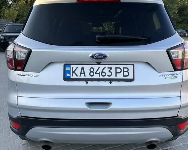 Серый Форд Эскейп, объемом двигателя 2 л и пробегом 117 тыс. км за 16500 $, фото 3 на Automoto.ua