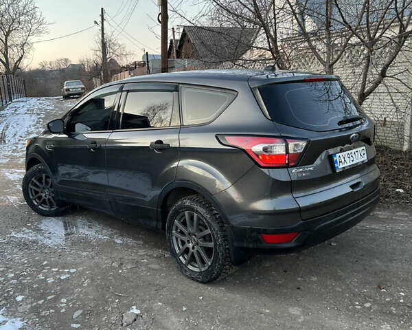 Серый Форд Эскейп, объемом двигателя 2.5 л и пробегом 179 тыс. км за 13200 $, фото 7 на Automoto.ua