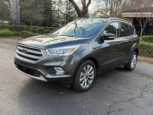 Сірий Форд Ескейп, об'ємом двигуна 2 л та пробігом 58 тис. км за 6300 $, фото 2 на Automoto.ua