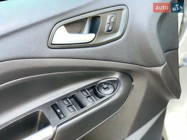 Серый Форд Эскейп, объемом двигателя 1.5 л и пробегом 118 тыс. км за 14690 $, фото 21 на Automoto.ua