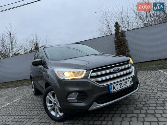 Серый Форд Эскейп, объемом двигателя 1.5 л и пробегом 155 тыс. км за 15500 $, фото 1 на Automoto.ua