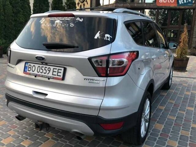 Серый Форд Эскейп, объемом двигателя 2 л и пробегом 186 тыс. км за 11400 $, фото 1 на Automoto.ua