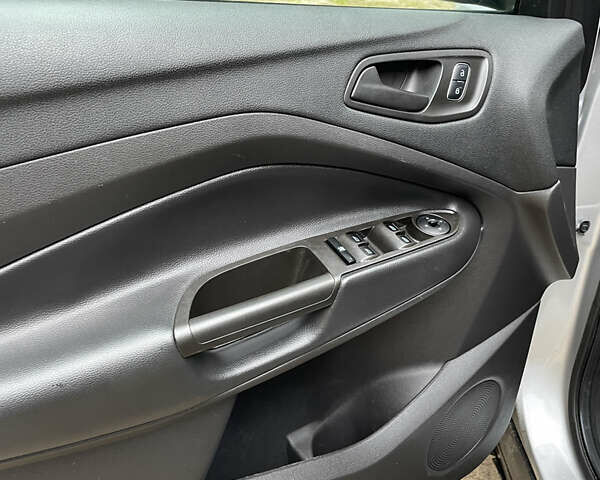 Серый Форд Эскейп, объемом двигателя 2.5 л и пробегом 141 тыс. км за 12500 $, фото 10 на Automoto.ua