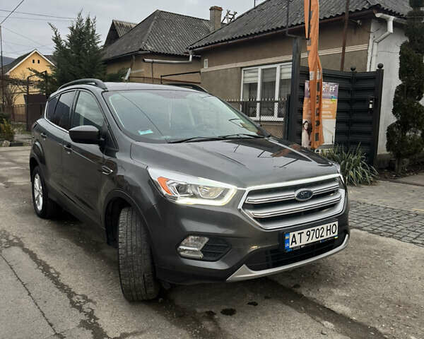 Серый Форд Эскейп, объемом двигателя 1.5 л и пробегом 265 тыс. км за 12500 $, фото 3 на Automoto.ua