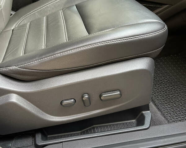 Сірий Форд Ескейп, об'ємом двигуна 2 л та пробігом 82 тис. км за 17500 $, фото 20 на Automoto.ua