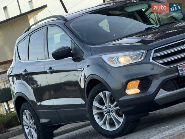 Серый Форд Эскейп, объемом двигателя 1.5 л и пробегом 176 тыс. км за 11999 $, фото 3 на Automoto.ua