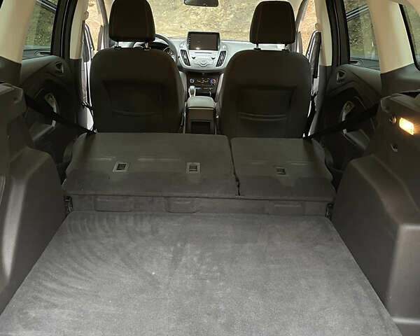 Серый Форд Эскейп, объемом двигателя 2.5 л и пробегом 141 тыс. км за 12500 $, фото 18 на Automoto.ua