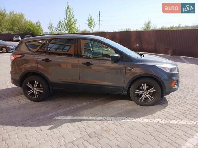 Серый Форд Эскейп, объемом двигателя 2.5 л и пробегом 68 тыс. км за 16200 $, фото 3 на Automoto.ua