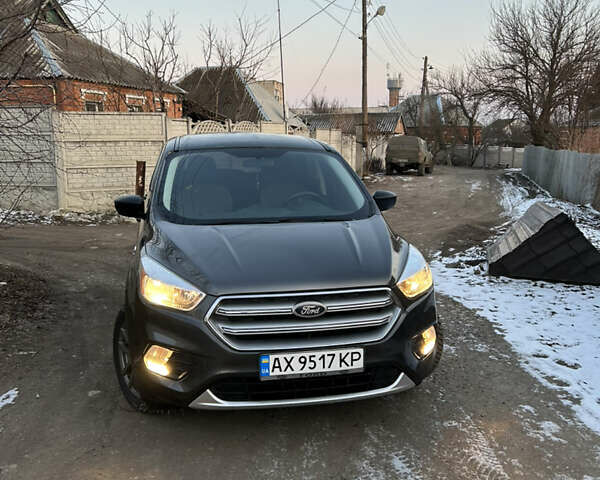 Серый Форд Эскейп, объемом двигателя 2.5 л и пробегом 179 тыс. км за 13200 $, фото 2 на Automoto.ua
