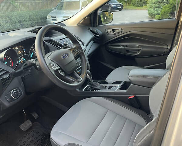 Форд Эскейп 2017 в Кременчуге на Automoto.ua Серый Форд Эскейп, объемом двигателя 2.5 л и пробегом 141 тыс. км за 12600 $, фото 8 на Automoto.ua