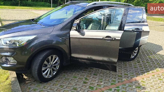 Сірий Форд Ескейп, об'ємом двигуна 2 л та пробігом 106 тис. км за 11500 $, фото 1 на Automoto.ua