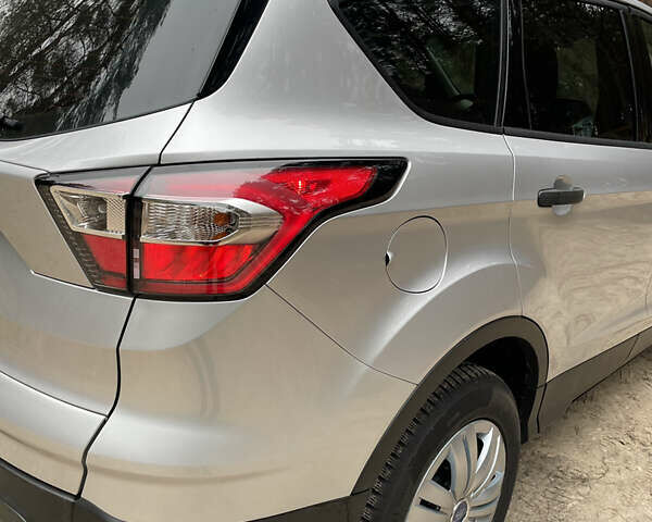 Серый Форд Эскейп, объемом двигателя 2.5 л и пробегом 141 тыс. км за 12500 $, фото 7 на Automoto.ua