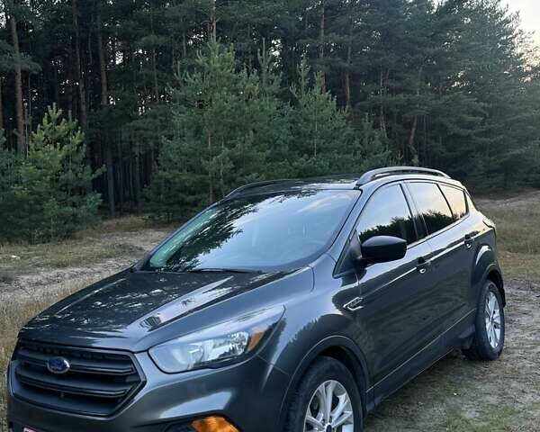 Форд Эскейп 2017 в Кременчуге на Automoto.ua Серый Форд Эскейп, объемом двигателя 2.5 л и пробегом 132 тыс. км за 12900 $, фото 2 на Automoto.ua