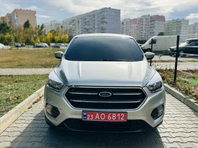 Серый Форд Эскейп, объемом двигателя 2.5 л и пробегом 160 тыс. км за 12999 $, фото 2 на Automoto.ua