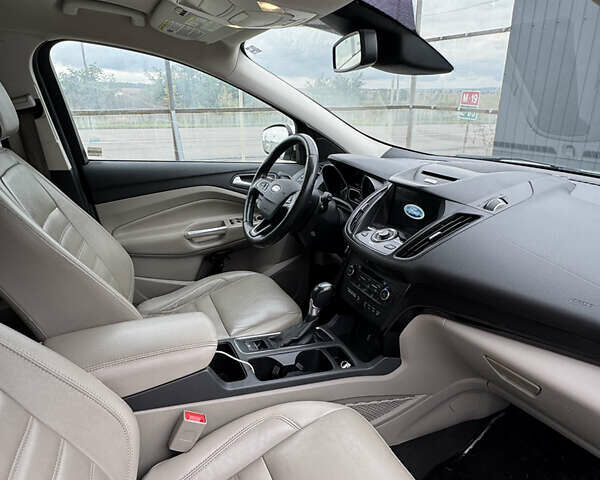 Сірий Форд Ескейп, об'ємом двигуна 1.5 л та пробігом 163 тис. км за 13000 $, фото 17 на Automoto.ua