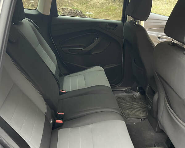 Серый Форд Эскейп, объемом двигателя 2.5 л и пробегом 141 тыс. км за 12500 $, фото 15 на Automoto.ua