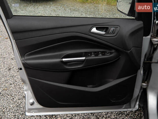 Серый Форд Эскейп, объемом двигателя 2 л и пробегом 33 тыс. км за 15000 $, фото 13 на Automoto.ua