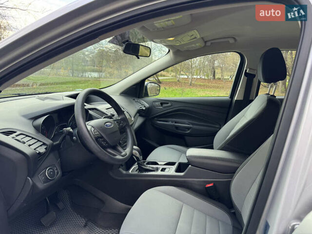 Форд Эскейп 2017 в Белой Церкве на Automoto.ua Серый Форд Эскейп, объемом двигателя 2.5 л и пробегом 195 тыс. км за 12600 $, фото 5 на Automoto.ua