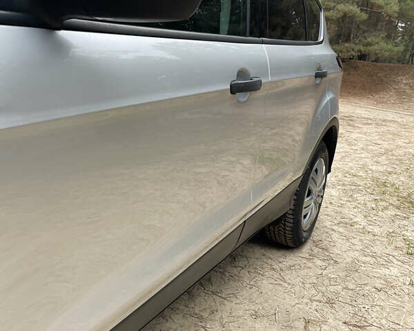 Серый Форд Эскейп, объемом двигателя 2.5 л и пробегом 141 тыс. км за 12500 $, фото 4 на Automoto.ua