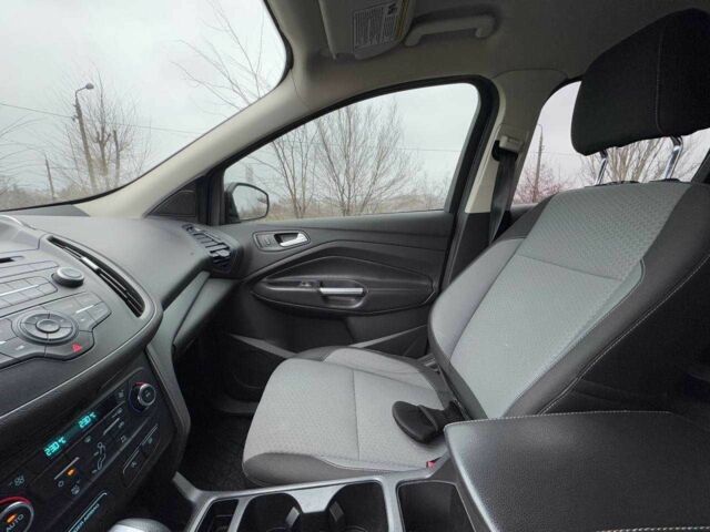 Серый Форд Эскейп, объемом двигателя 1.5 л и пробегом 60 тыс. км за 11500 $, фото 13 на Automoto.ua