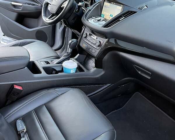 Серый Форд Эскейп, объемом двигателя 2 л и пробегом 117 тыс. км за 16500 $, фото 8 на Automoto.ua