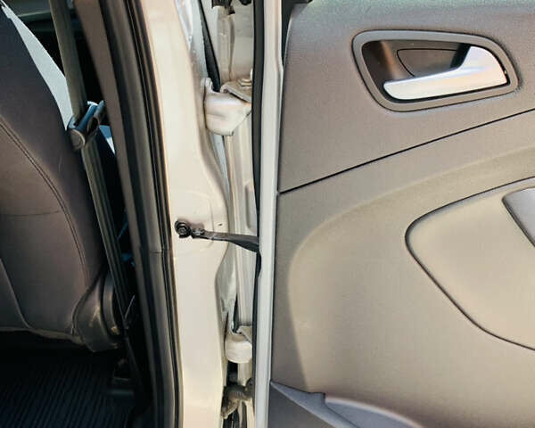 Сірий Форд Ескейп, об'ємом двигуна 2 л та пробігом 139 тис. км за 12700 $, фото 27 на Automoto.ua