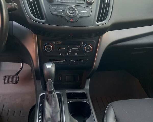 Сірий Форд Ескейп, об'ємом двигуна 2 л та пробігом 135 тис. км за 11300 $, фото 19 на Automoto.ua