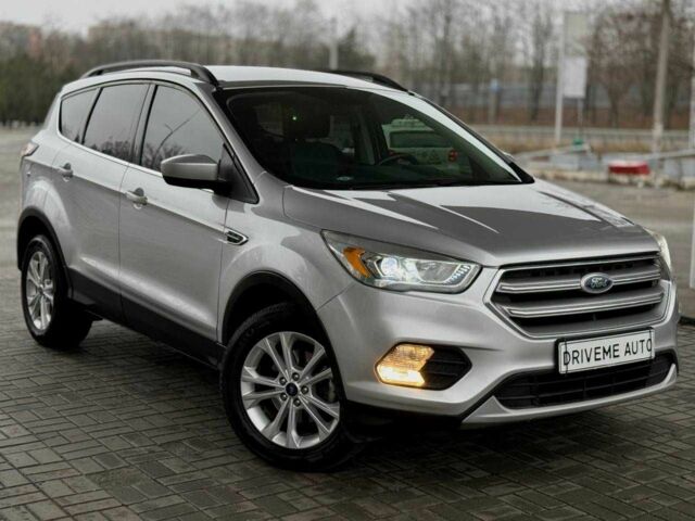 Серый Форд Эскейп, объемом двигателя 1.5 л и пробегом 193 тыс. км за 10999 $, фото 2 на Automoto.ua