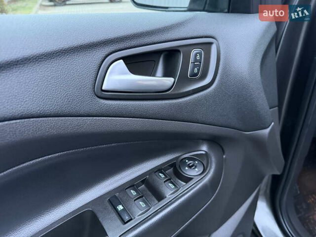 Серый Форд Эскейп, объемом двигателя 1.5 л и пробегом 155 тыс. км за 15500 $, фото 38 на Automoto.ua