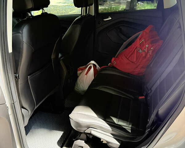 Серый Форд Эскейп, объемом двигателя 2 л и пробегом 84 тыс. км за 17000 $, фото 10 на Automoto.ua