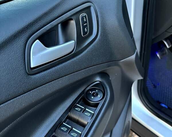 Сірий Форд Ескейп, об'ємом двигуна 1.5 л та пробігом 136 тис. км за 13200 $, фото 15 на Automoto.ua