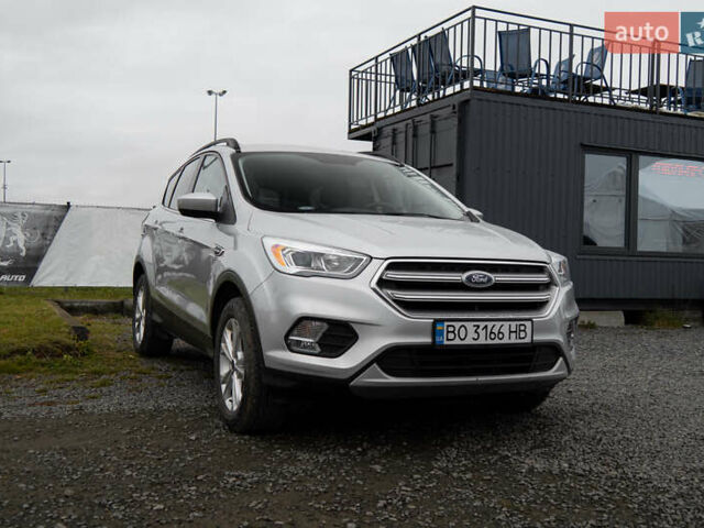 Серый Форд Эскейп, объемом двигателя 2 л и пробегом 33 тыс. км за 15000 $, фото 1 на Automoto.ua