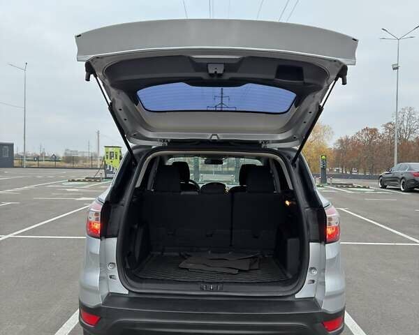 Сірий Форд Ескейп, об'ємом двигуна 2.5 л та пробігом 134 тис. км за 12500 $, фото 8 на Automoto.ua