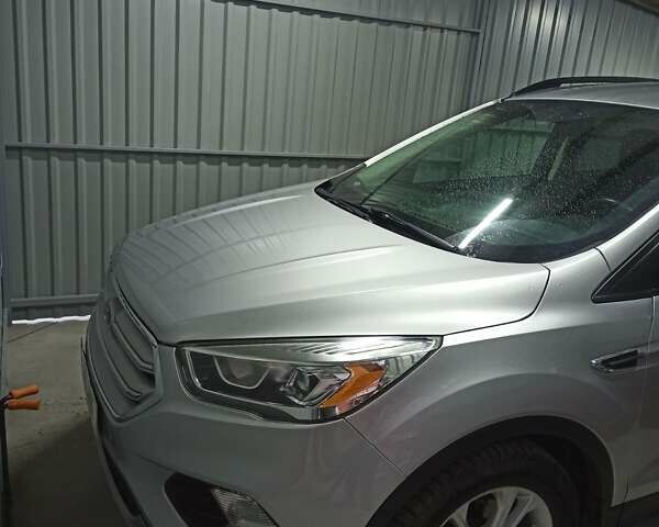 Серый Форд Эскейп, объемом двигателя 1.5 л и пробегом 182 тыс. км за 13800 $, фото 2 на Automoto.ua