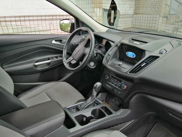 Серый Форд Эскейп, объемом двигателя 1.5 л и пробегом 135 тыс. км за 14200 $, фото 2 на Automoto.ua