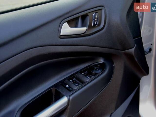 Сірий Форд Ескейп, об'ємом двигуна 2 л та пробігом 137 тис. км за 12900 $, фото 24 на Automoto.ua