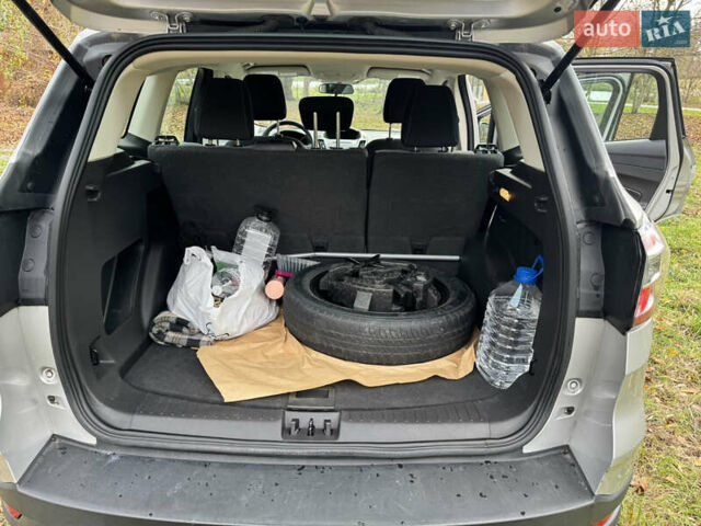 Форд Эскейп 2017 в Белой Церкве на Automoto.ua Серый Форд Эскейп, объемом двигателя 2.5 л и пробегом 195 тыс. км за 12600 $, фото 9 на Automoto.ua
