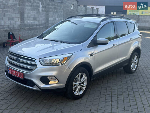 Серый Форд Эскейп, объемом двигателя 1.5 л и пробегом 203 тыс. км за 11500 $, фото 1 на Automoto.ua