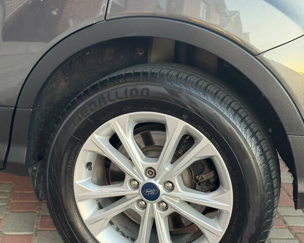 Сірий Форд Ескейп, об'ємом двигуна 1.5 л та пробігом 120 тис. км за 14500 $, фото 5 на Automoto.ua