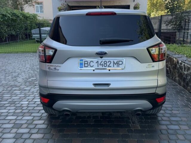 Сірий Форд Ескейп, об'ємом двигуна 2 л та пробігом 138 тис. км за 9600 $, фото 3 на Automoto.ua