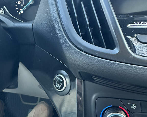 Сірий Форд Ескейп, об'ємом двигуна 2 л та пробігом 155 тис. км за 14700 $, фото 13 на Automoto.ua